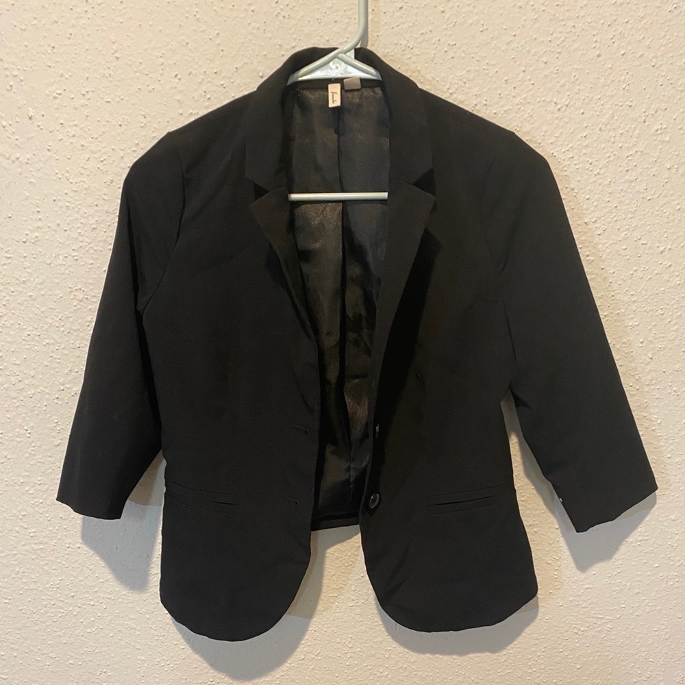 🛍 3/$20! Frenchi Black blazer S